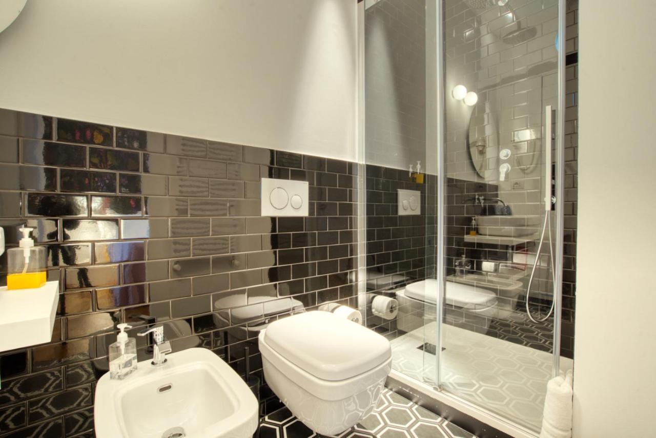Affittacamere Dimora Claudia - Elegante Matrimoniale Con Bagno, Private Rooms, Self Check In, No Reception *
